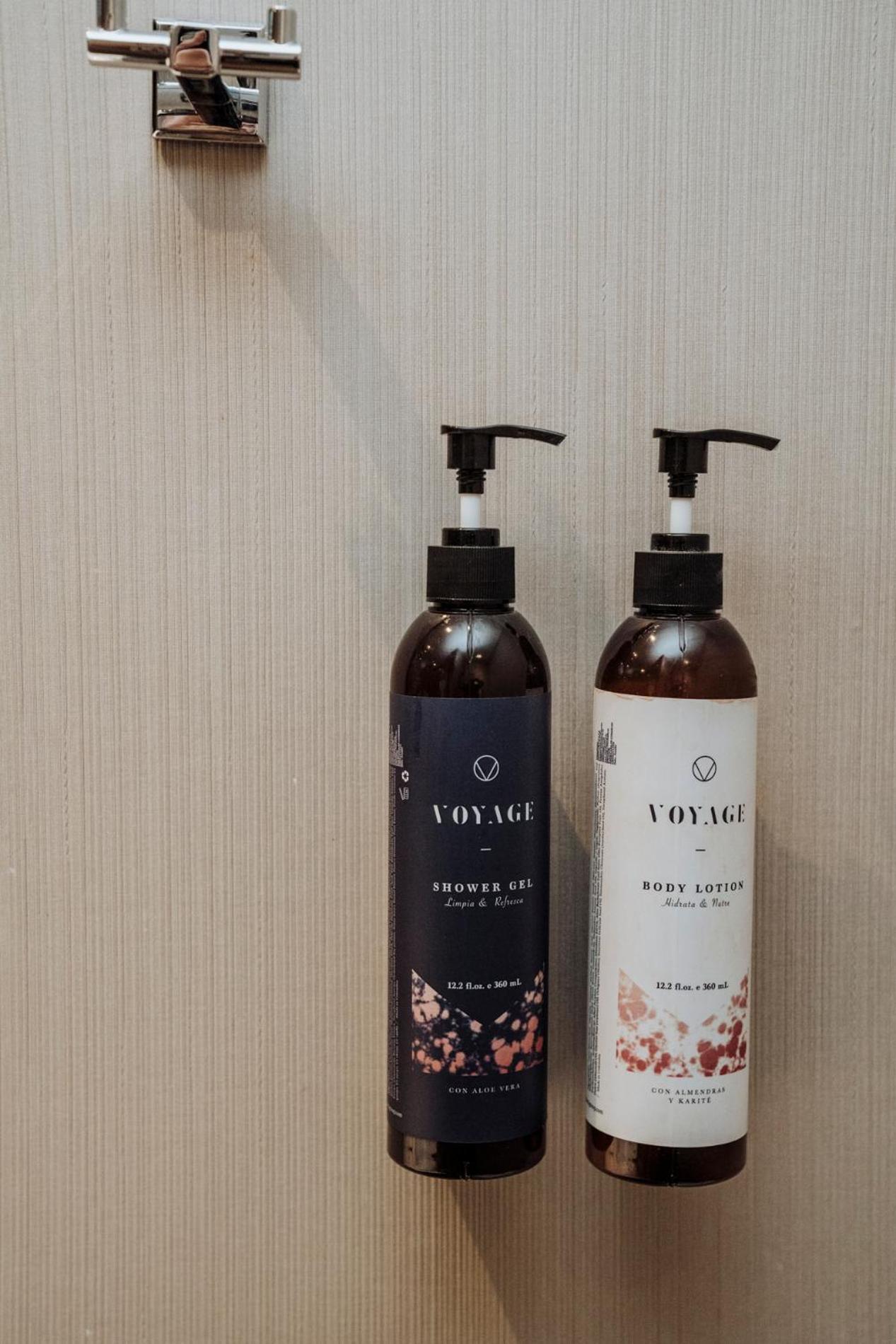 Novotel Medellín El Tesoro Exterior foto Shower gel and body lotion