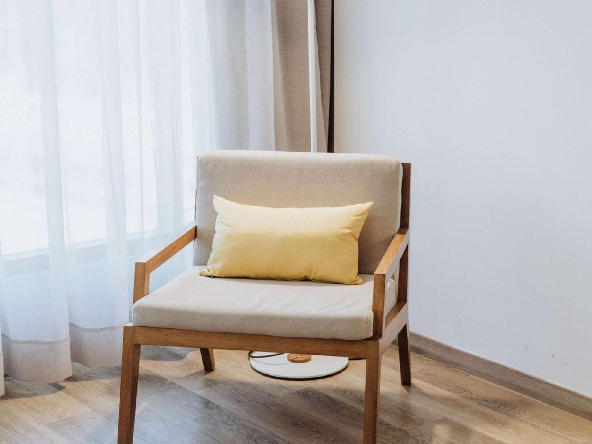 Novotel Medellín El Tesoro Exterior foto A chair with a cushion