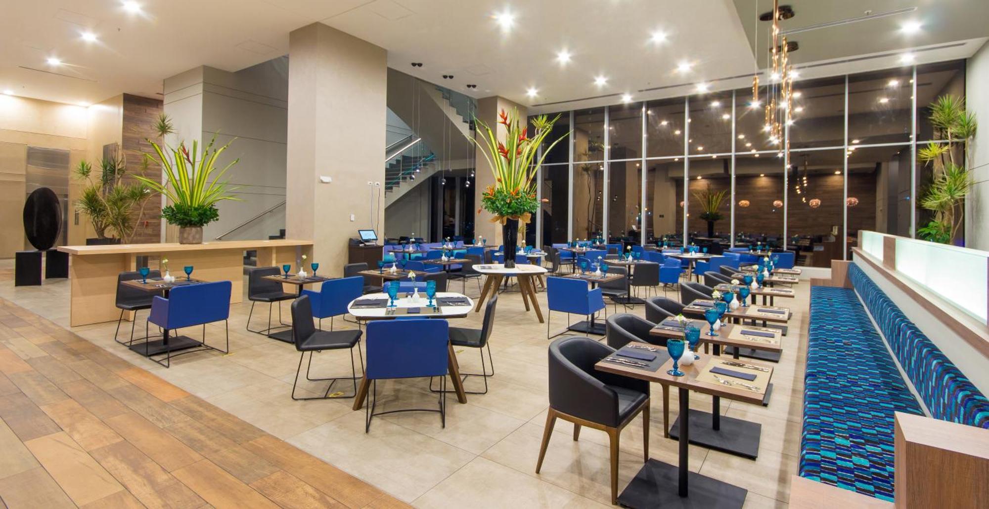 Novotel Medellín El Tesoro Exterior foto The Lounge at KLIA